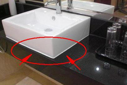 厨房和卫生间装修不再用玻璃胶固定，现在流行塑钢泥？