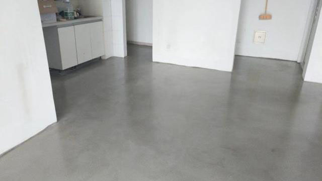 两种比较常见的水泥地板的工法
