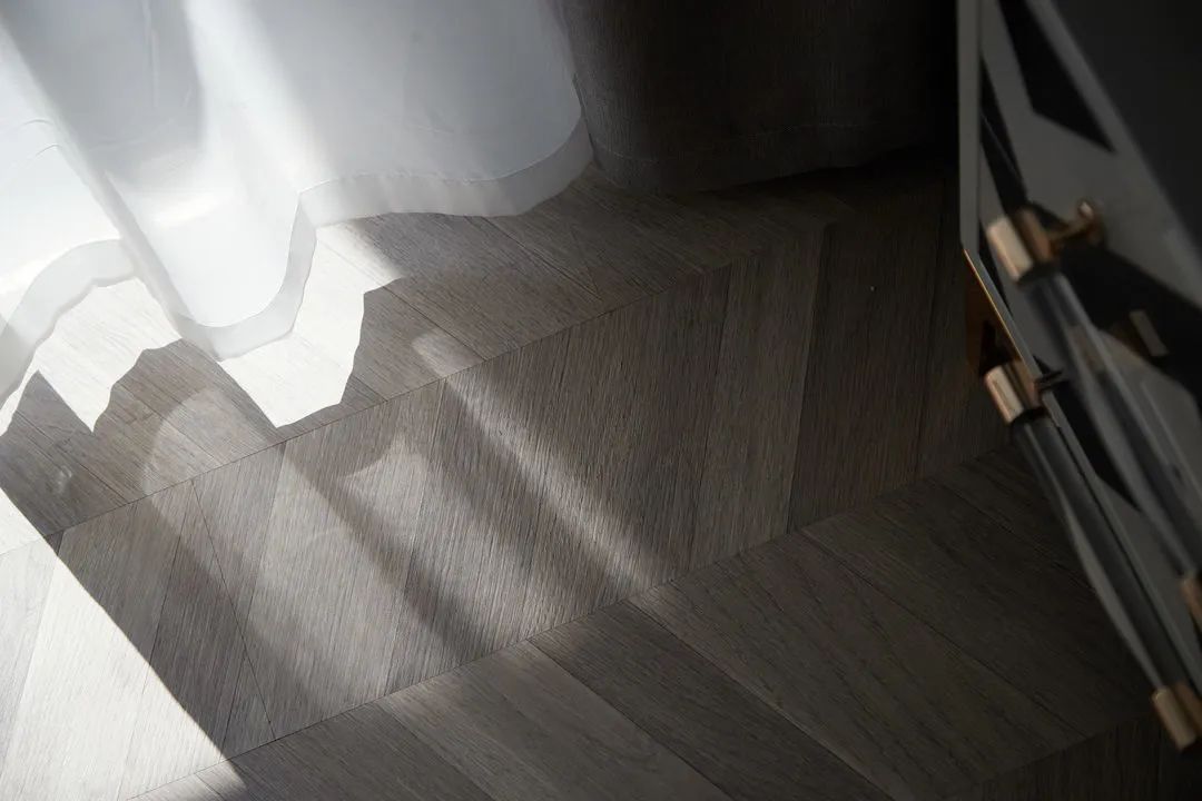 贵阳敬山府137㎡艺术感住宅,炫酷黑+高级灰